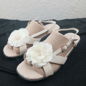 Comfortview Women Sandals 10WW Off White Flower Embellished Low Heel Shoes